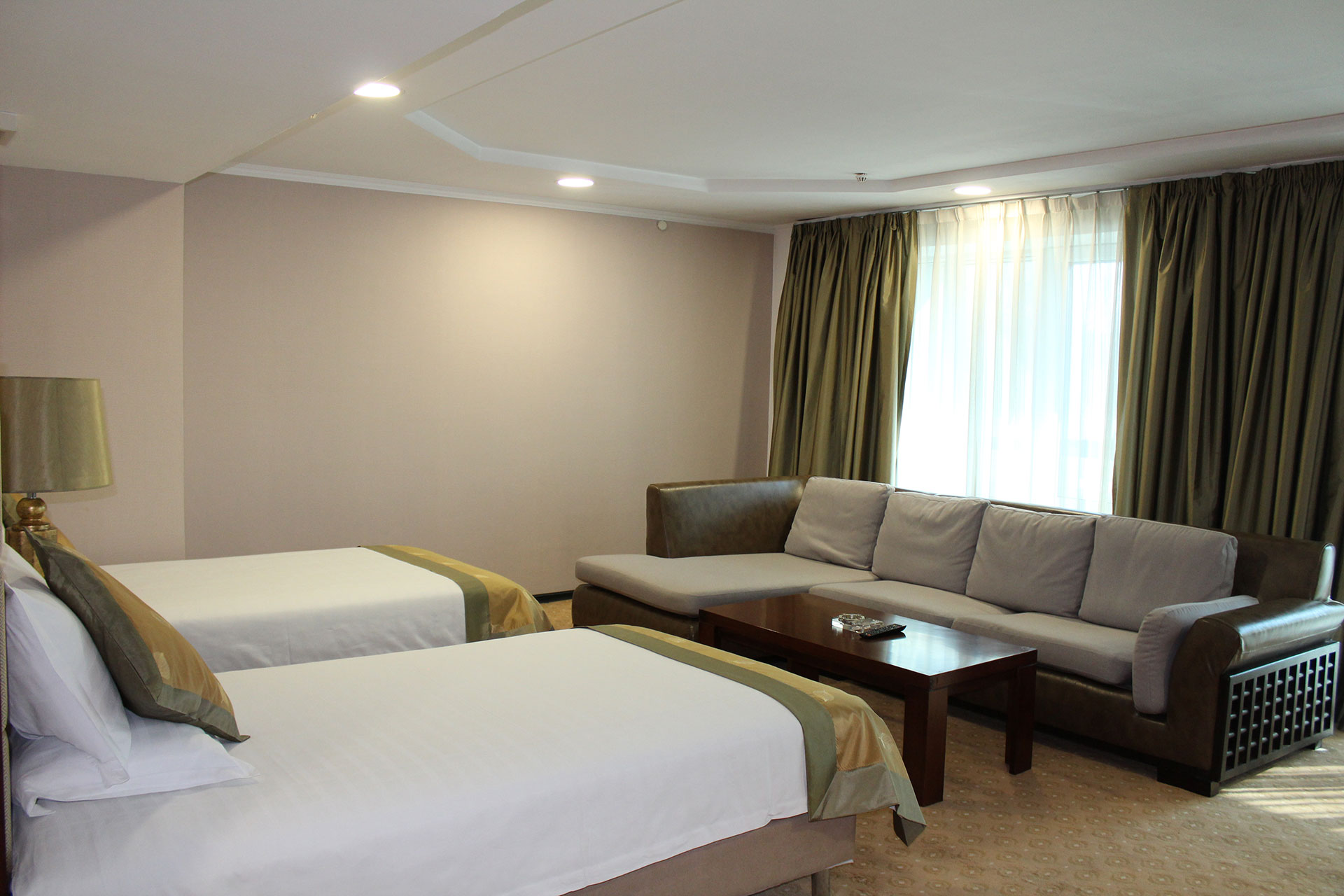 http://shinyriverhotel.kz/wp-content/uploads/2015/03/semi_lux_2025_2.jpg